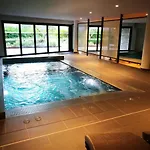 Exclusive With Parking , Gym And Sauna 아파트