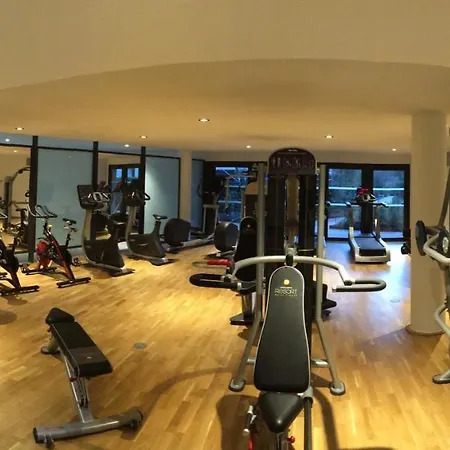 Exclusive With Parking , Gym And Sauna * סן טרופז
