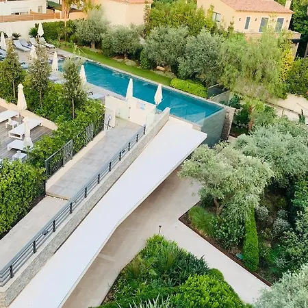 Apartment Exclusive With Parking *