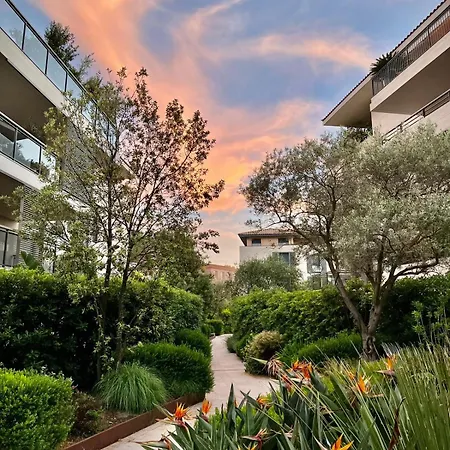 Exclusive With Parking Apartment *
